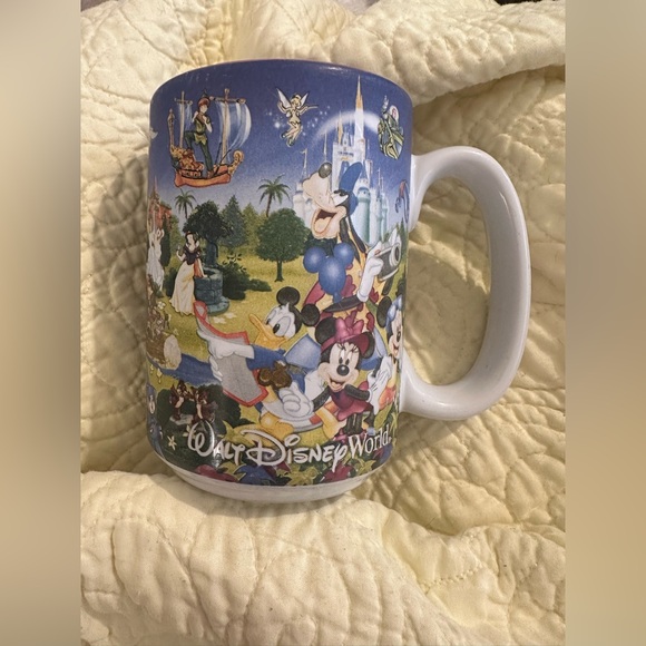 Disney Mug with Classic Characters Mom - Picture 1 of 4